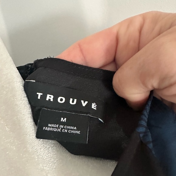 Cut out shoulder top - Picture 8 of 8